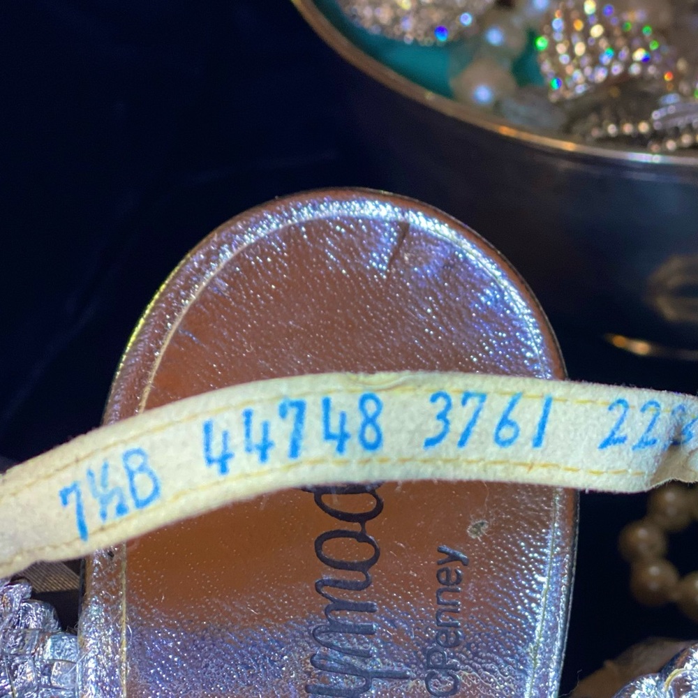 Sandals - Picture 10 of 10